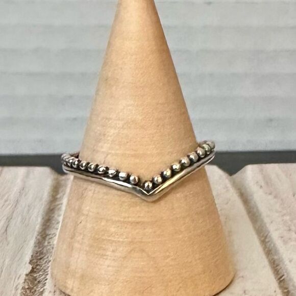 Sterling silver “v” dip ring - Picture 1 of 4